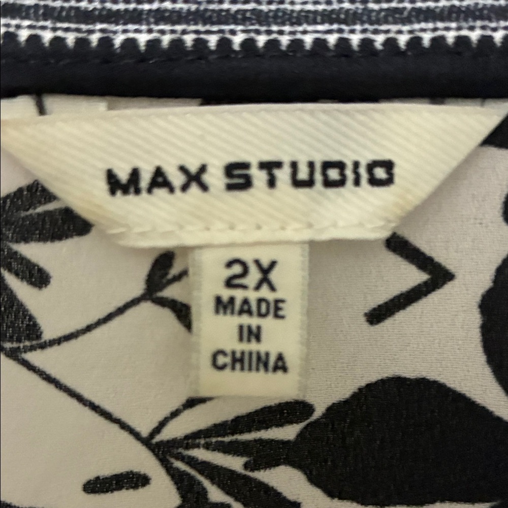 Max Studio Monochrome Floral Kimono - Picture 2 of 6